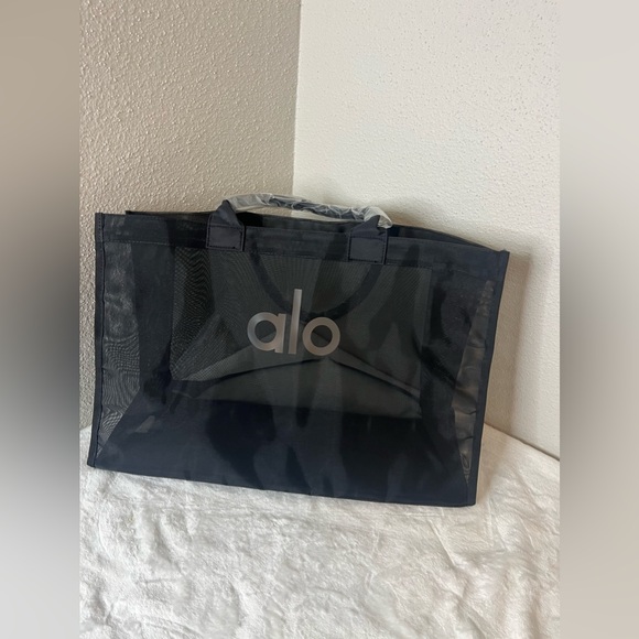 ALO YOGA SHEER TOTE BAG - BLACK - Picture 2 of 4